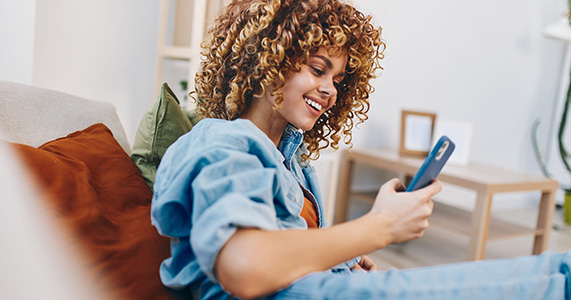 incentive participant interacting with game experience