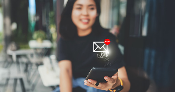 restaurant customer receiving email